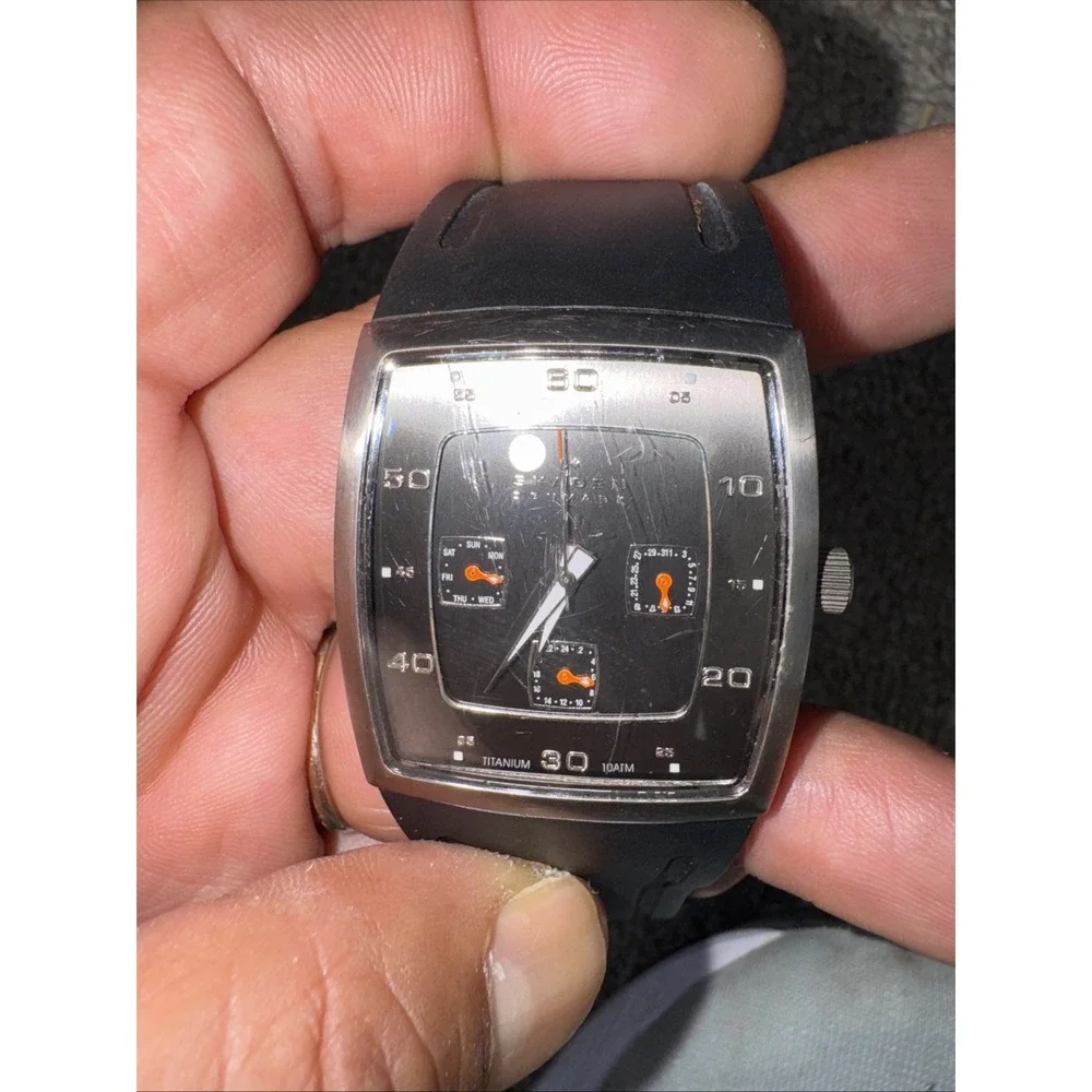 Skagen Denmark Men 390LTRM Titanium Case Silicon Band Hardened Quartz‎ Watch